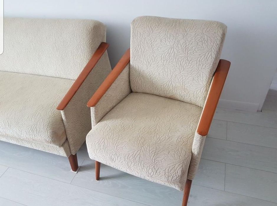 Продам диван и два кресла