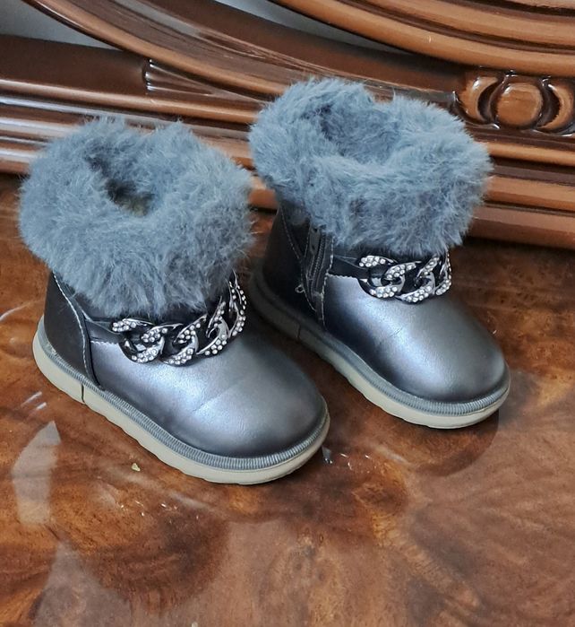 Продаётся обувь для девочек