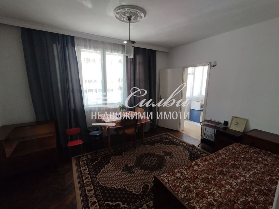 Дава се под наем Четиристаен апартамент в Шумен, Център - 108 кв.м за 306 € - Снимка #2