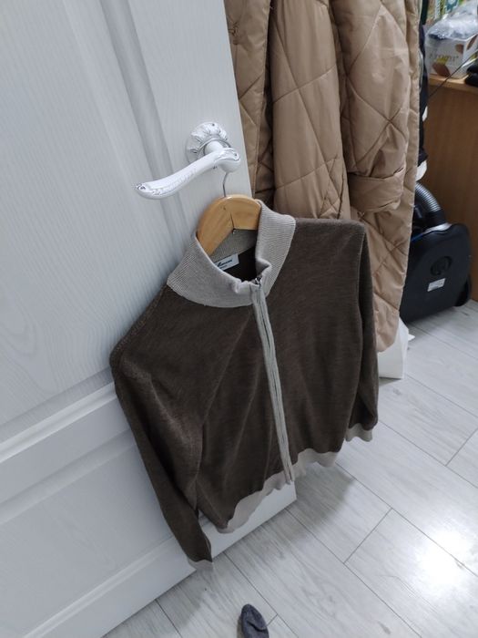 Брендовая кофта с замком