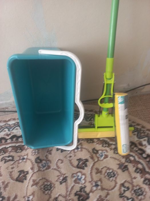 Комплект: швабра и ведро .