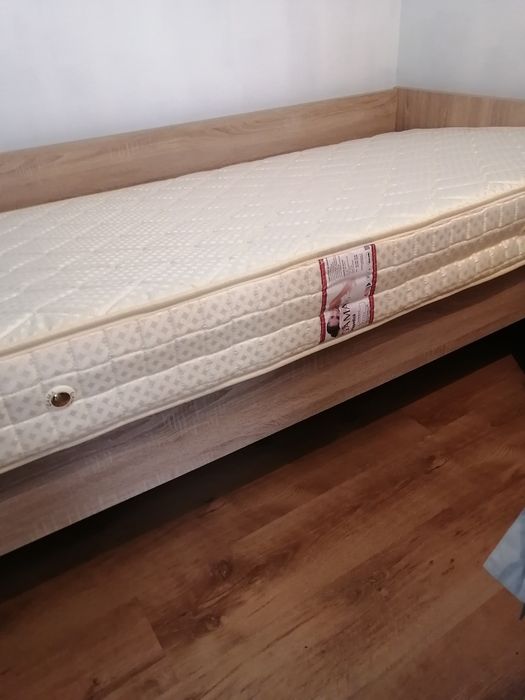 Pat și saltea noi, nefolosite