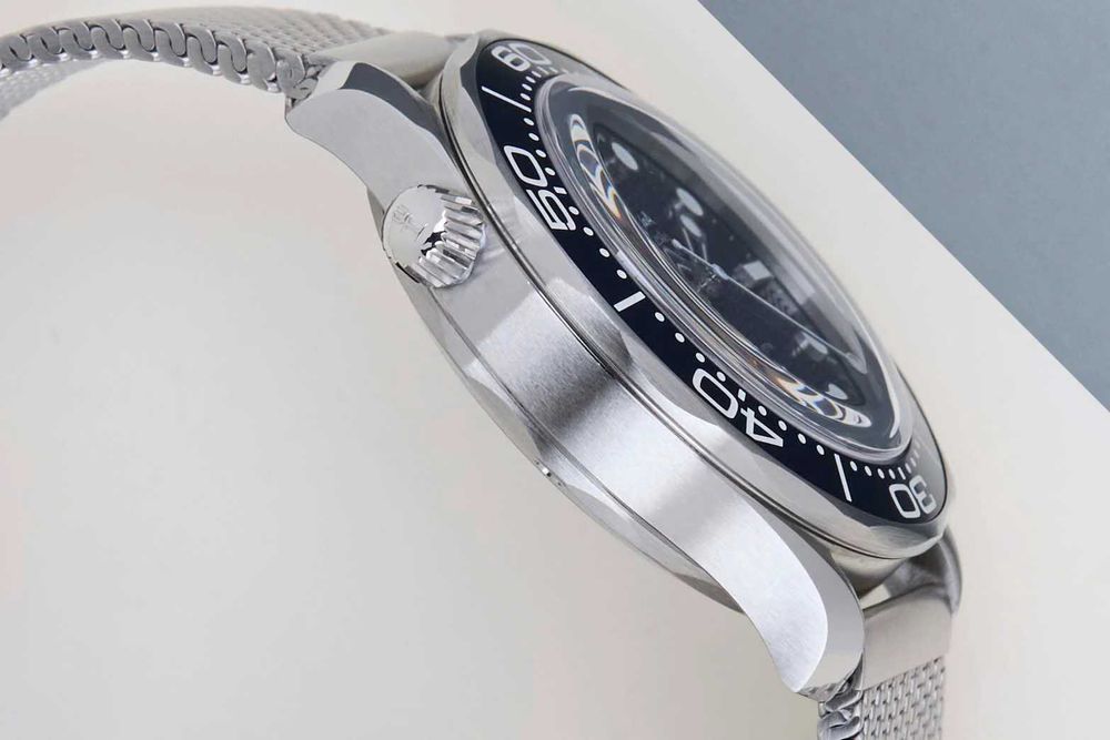 Omega Seamaster Diver 300M “Blue Wave – James Bond” – 42 mm