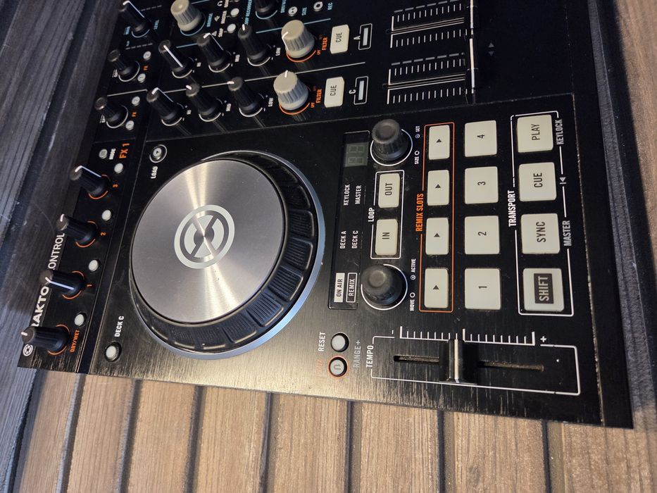 Native Instruments Traktor Kontrol S4 MK2 – Controller DJ 4 Deck – Perfect Funcțional