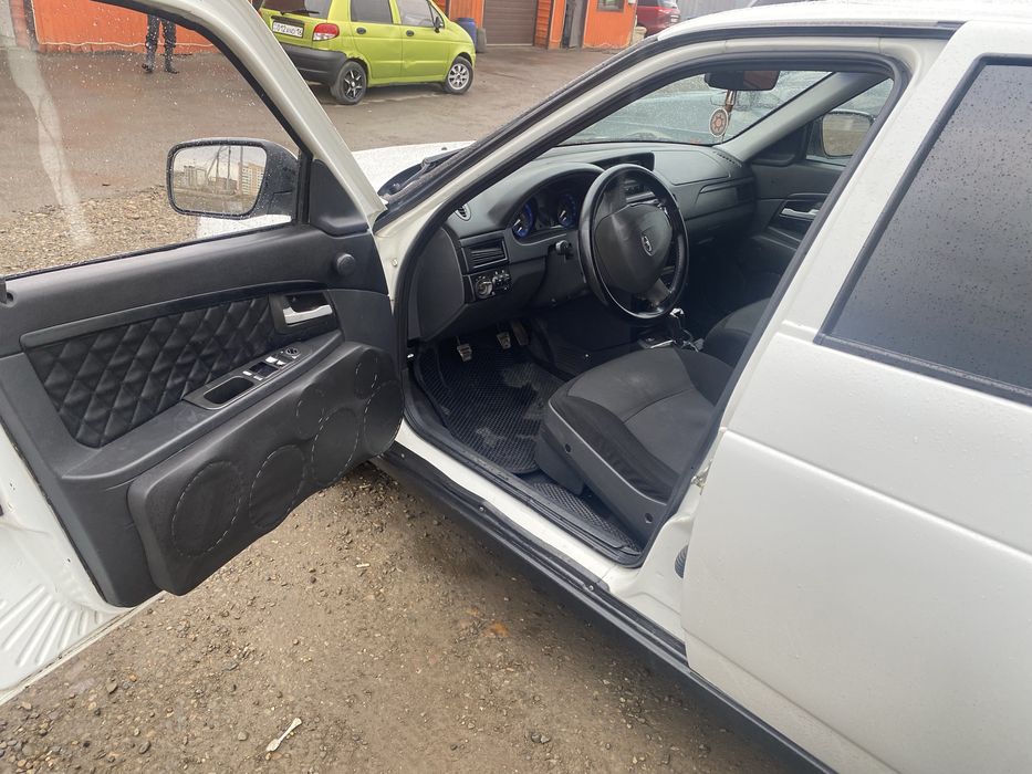 Продам машину приору