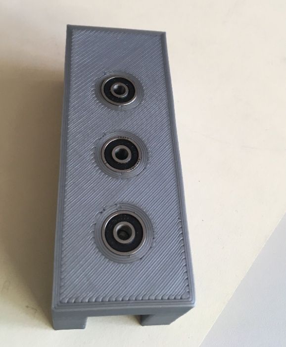 Sablon mobila plastic dur gri forma U ericsoane gauri 4/7mm v.2