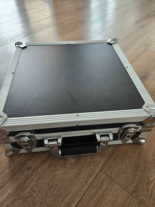 Cutie instrumente ,microfon