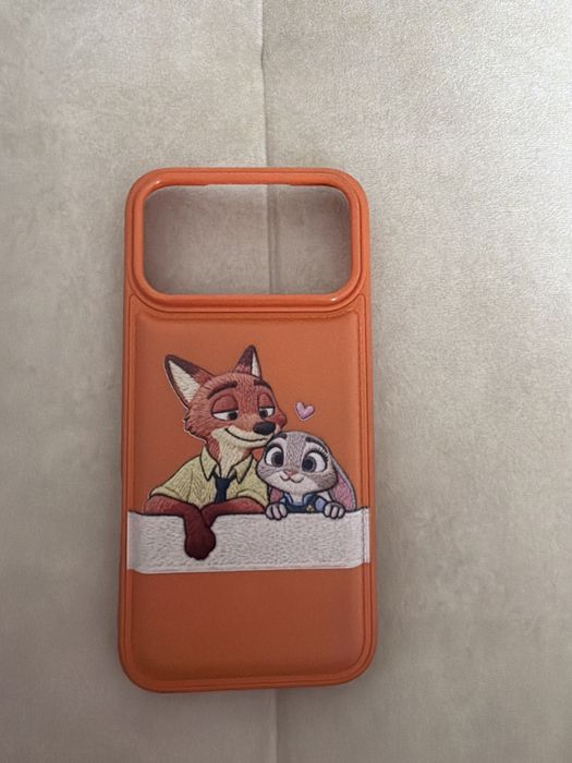 Айфон 17 про макс чехол