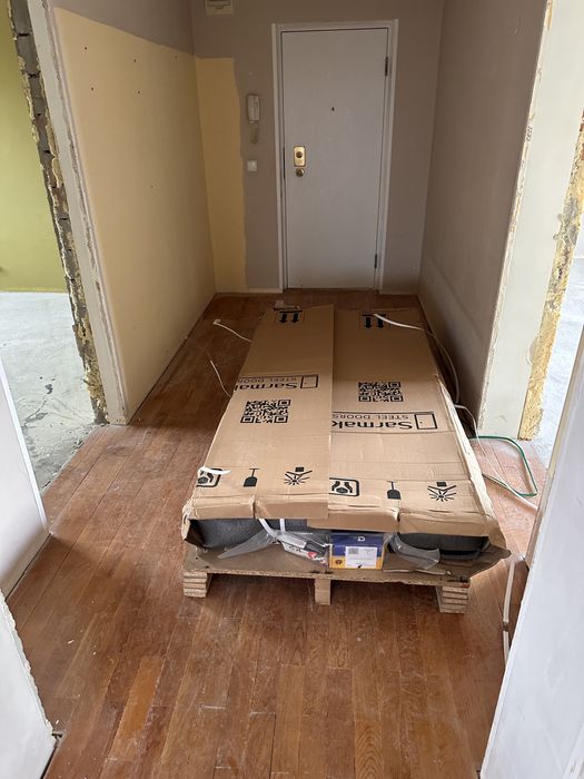 Usa intrare apartament