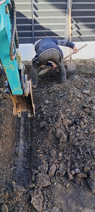 Închiriez excavator cu și fără personal