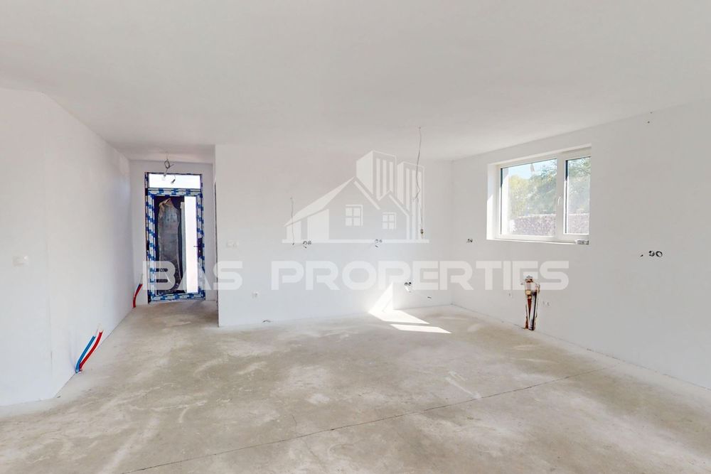 Къща в София, област-с.Равно поле площ 184