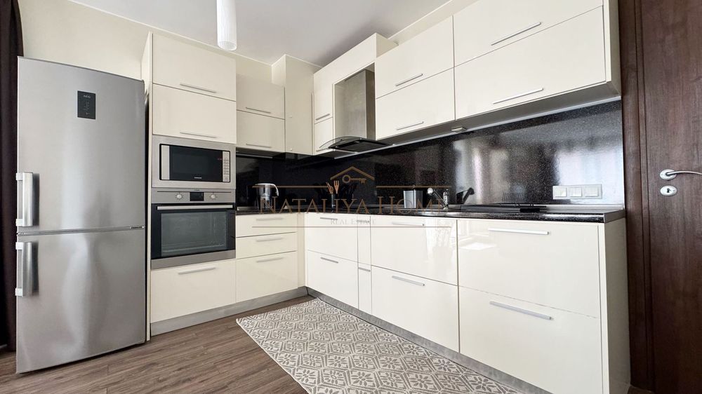 Продава се Тристаен апартамент в Бургас, Сарафово - 110 кв.м за 2200 €/кв.м - Снимка #4