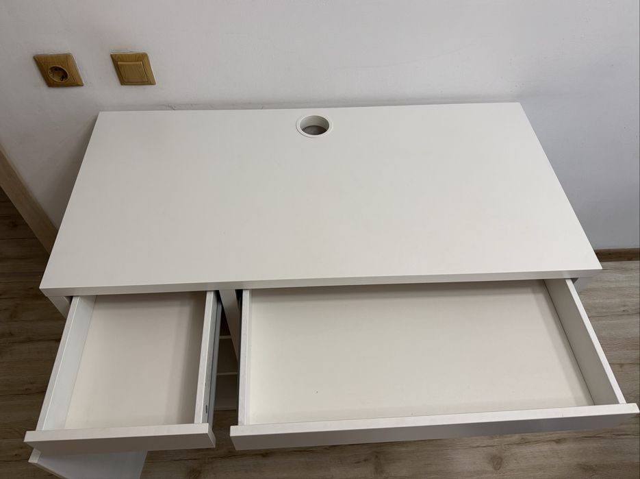 Стол IKEA в отличном состоянии