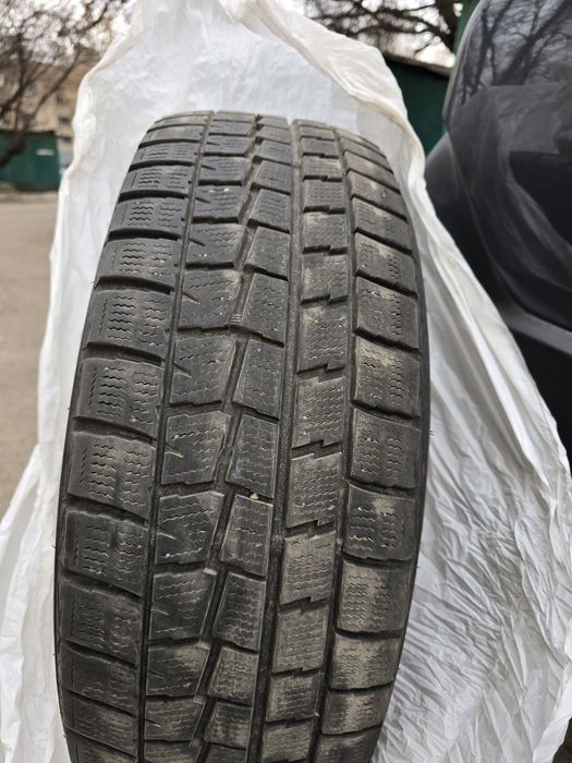 Зимние шины Dunlop 215/60/17.
