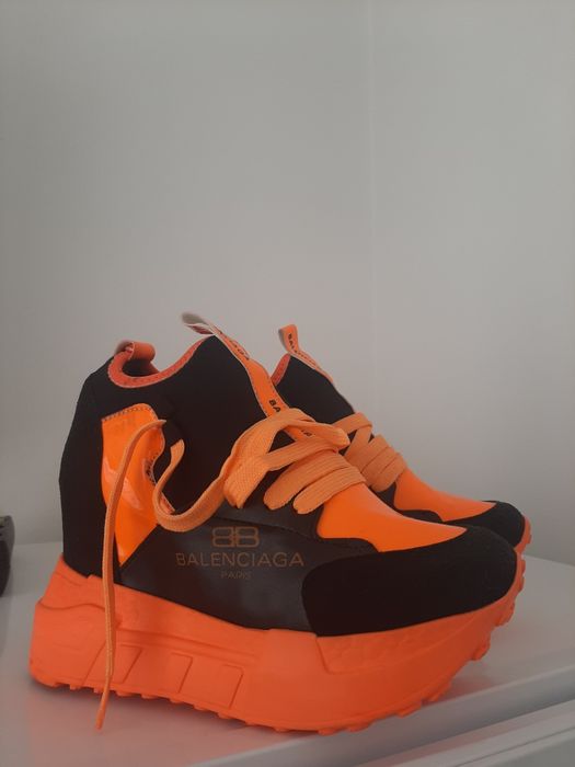 Pantofi sport ocazie unicată