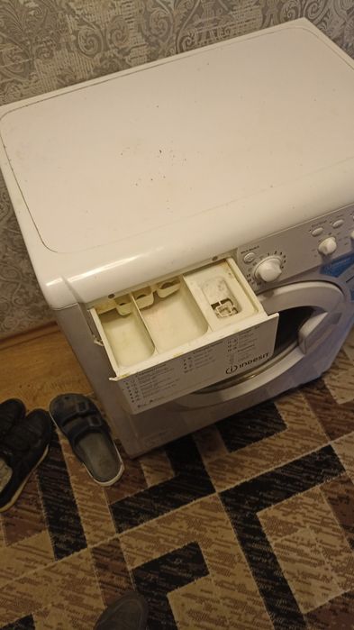 Продам машинку индезит