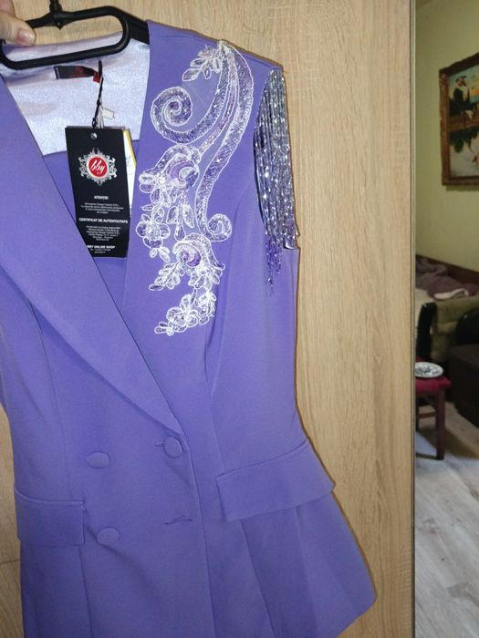 Vând Compleu/Costum de dama