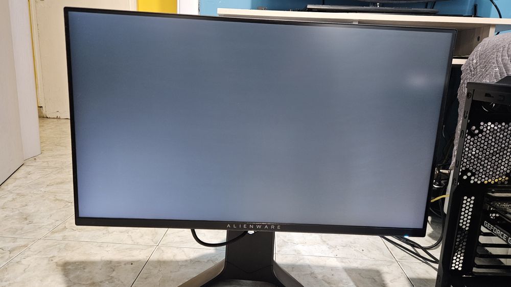 AW2521HF Перфектен монитор ползван две години. 240hz  IPS