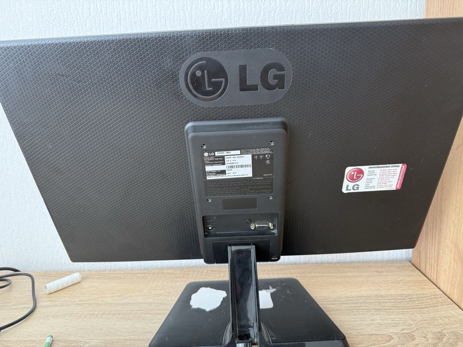 Монитор LG VGA кабель