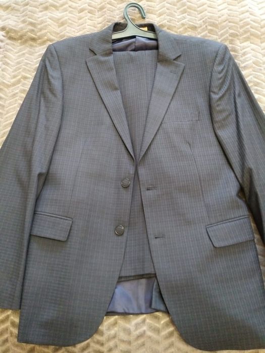 Продам мужские костюмы