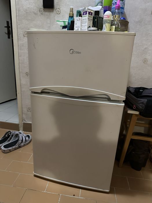 Хладилник Midea с вътрешна камера