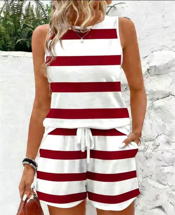 Продам новый летний костюм