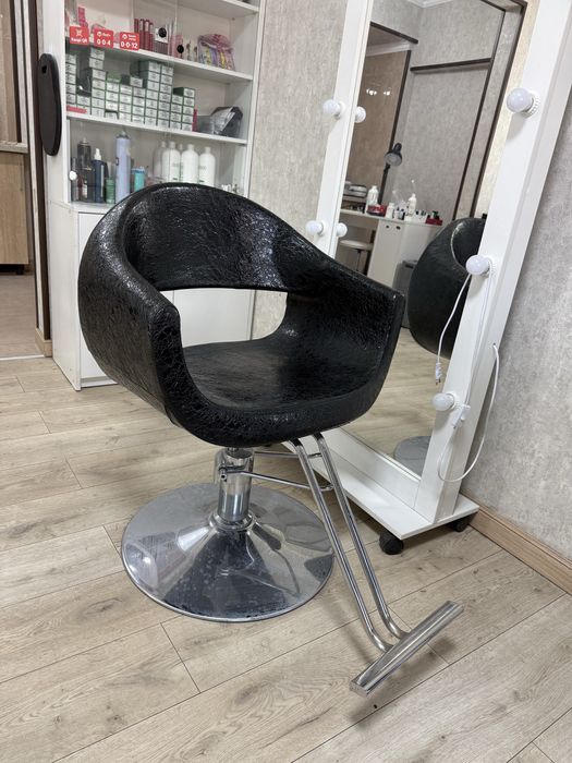 Продам Парикмахерсое кресло