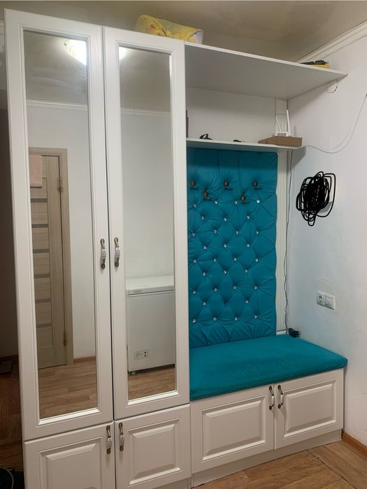 Распашной шкаф для прихожей.