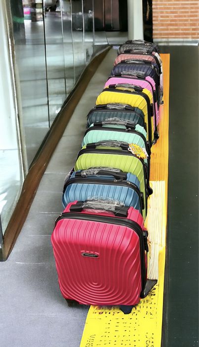 Куфар за ръчен багаж 48x33x21 см | Лек и здрав ABS с , 4 колела 360°