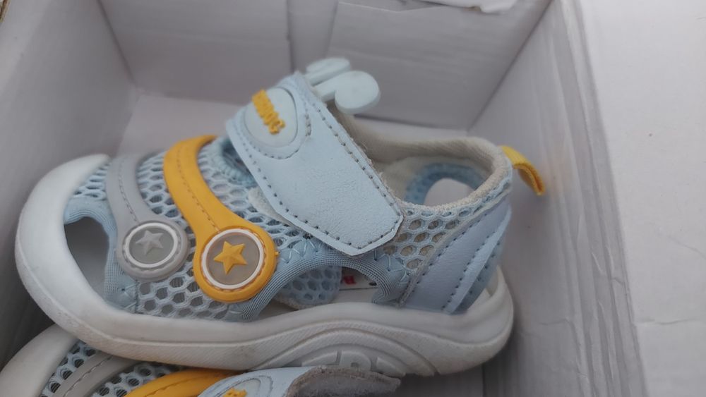 Продам бу детские осенние ботинки