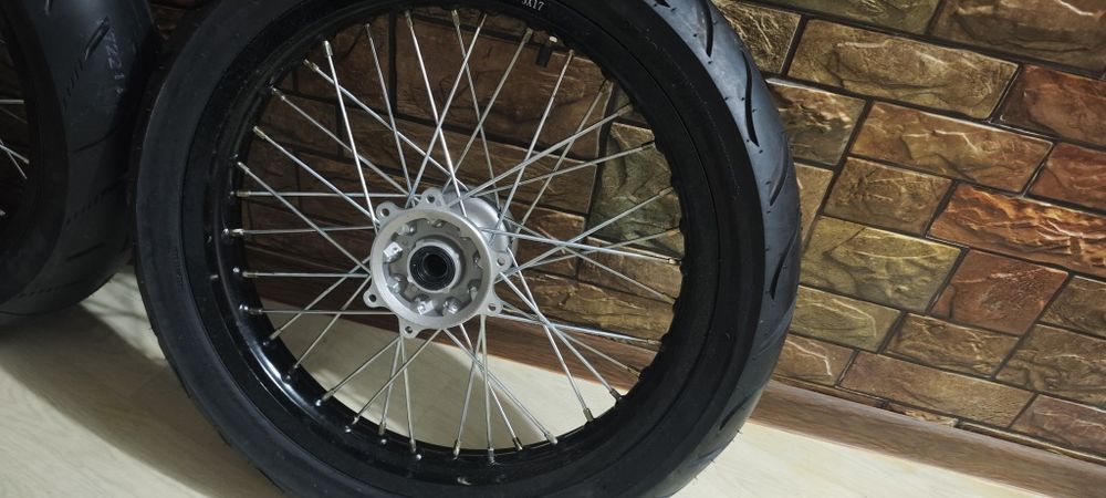 Мотарды, шоссейные колеса