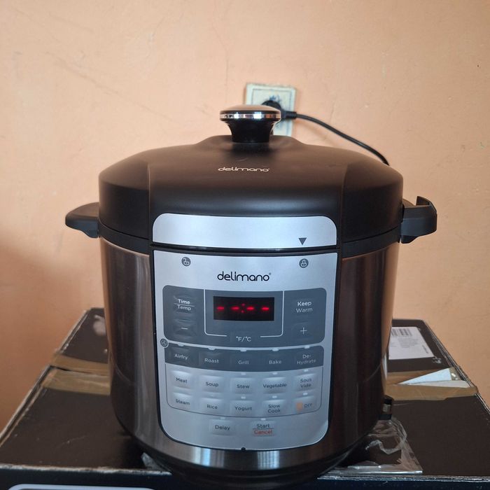 Делимано Мултикукър под налягане + еър фрайър - чисто нов