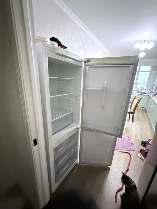 Продаю холодильник Самсунг в хорошем состоянии пользовались аккуратно
