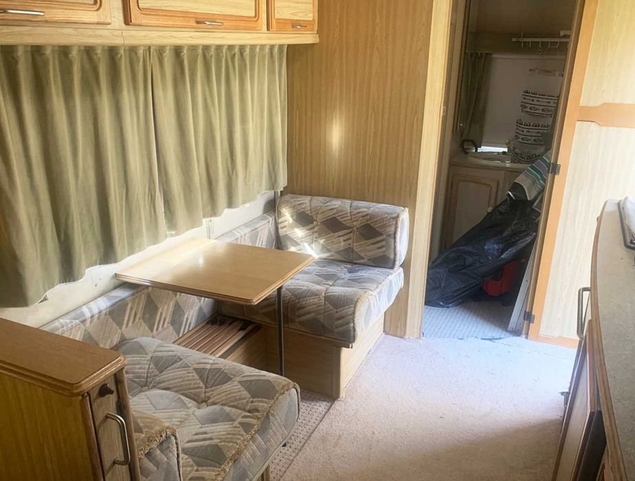 Продавам каравана с място в Къмпинг Юг