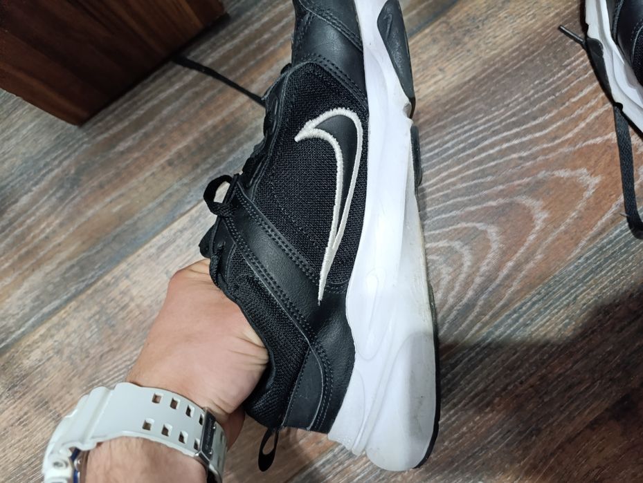Продавам обувки Nike -44рти номер носени 2 седмици като чисто нови !