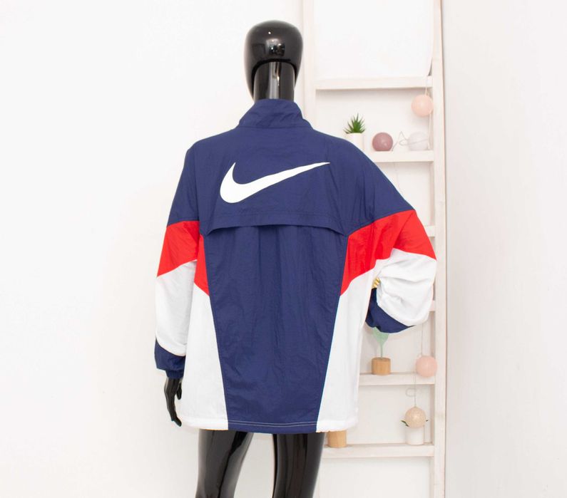 Nike оригинално дамско яке ретро серия ултра леко windbreaker S ново