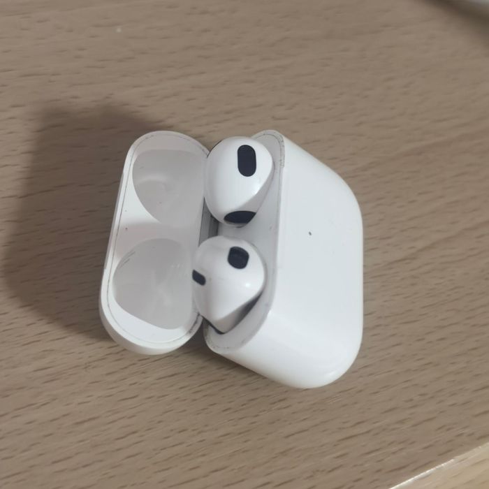 Vând airpods gen3
