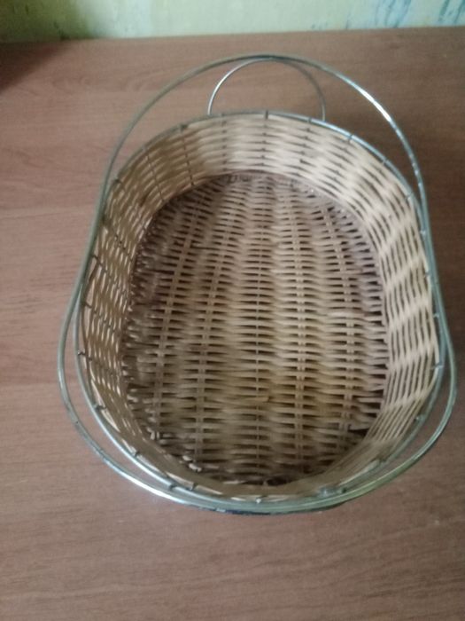 Корзинка и большой дуршлаг.