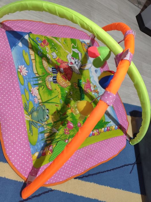 Детский коврик с дугами