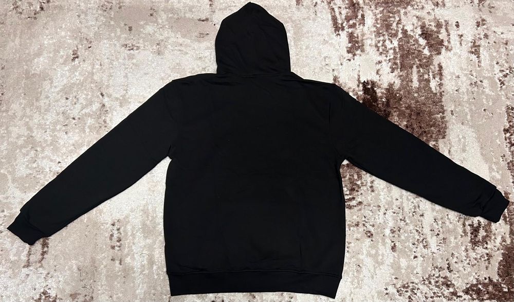 Vând hanorac nou de bărbați Boss