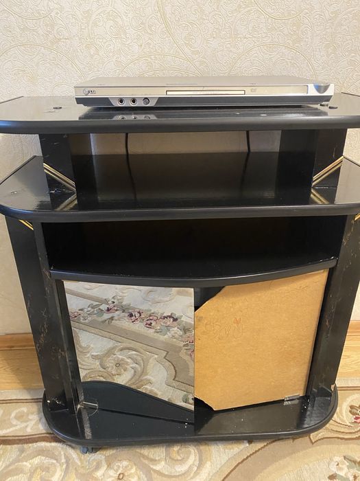 Продам тумбу под телевизор