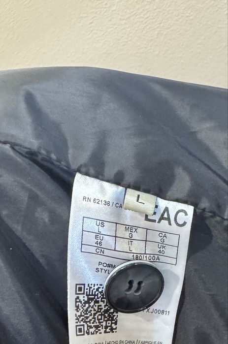 Чисто ново яке на Guess