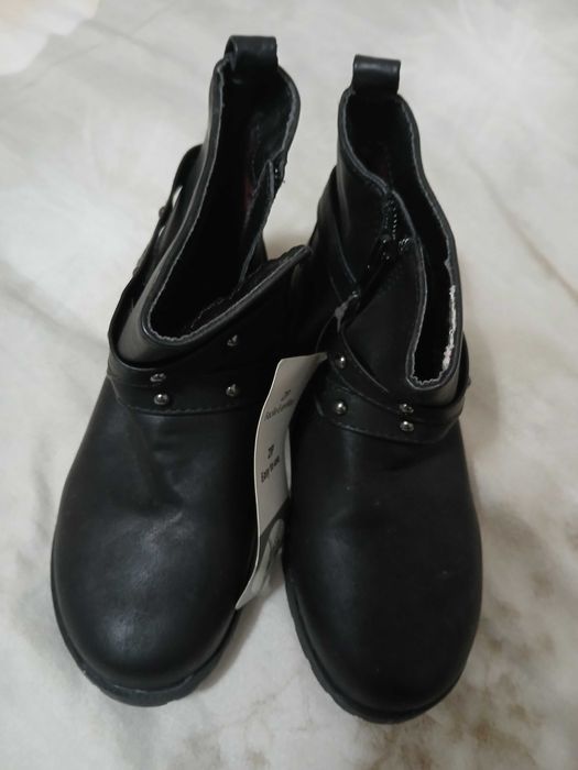Vand ghete fete, marimea 30, 3 modele, pret 40 lei/pereche