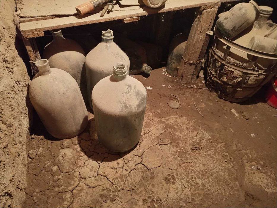 Стеклянные бутили из под вина