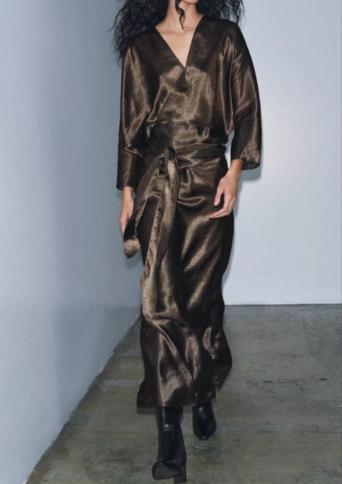 Rochie petrecută din satin Zara