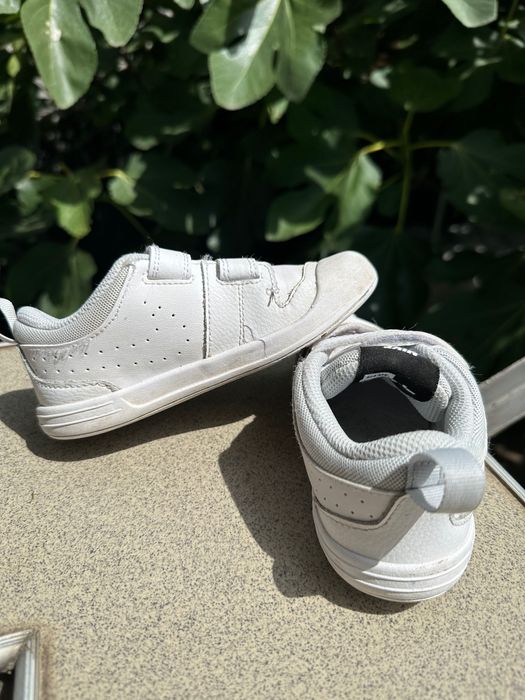 Детски бели обувки Nike 26