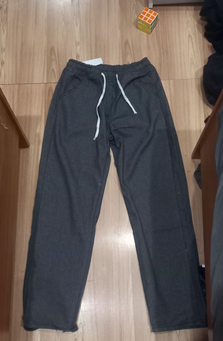 Джинсовые штаны (джинсы материал как у штанов)