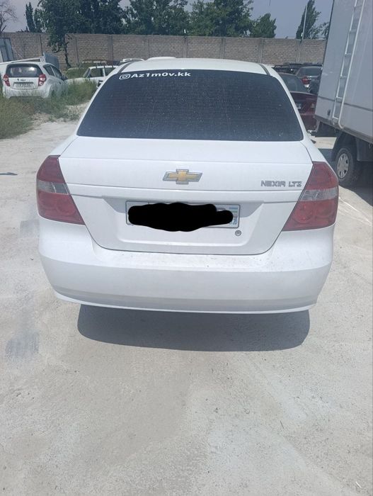 Nexia 3 moshina sotiladi