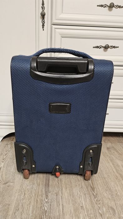 Продам чемодан размер s