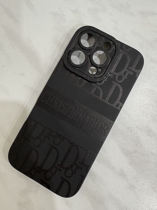Чехлы на iPhone 16 Pro